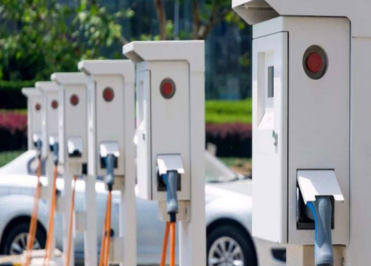 英國(guó)電動(dòng)汽車(chē)行業(yè)陷入困境，英媒：中國(guó)背鍋！